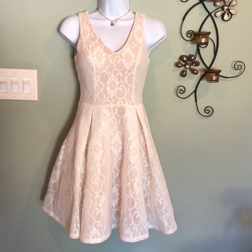 𝅺NEW Soprano V-Neck Cream Off White Lined Size XS Lace Mini Dressy Skater Dress